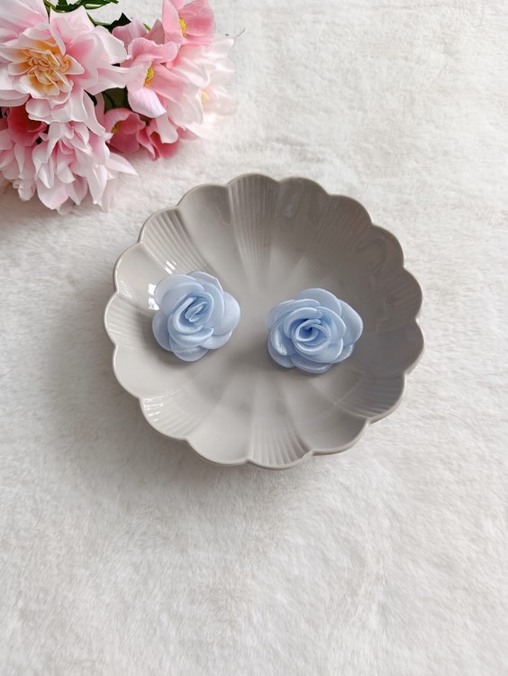 błękitne-spinki-róże-dla-dziewczynki.jpg