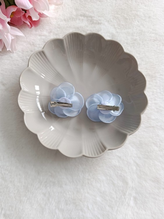 błękitne-spinki-róże-do-włosów.jpg