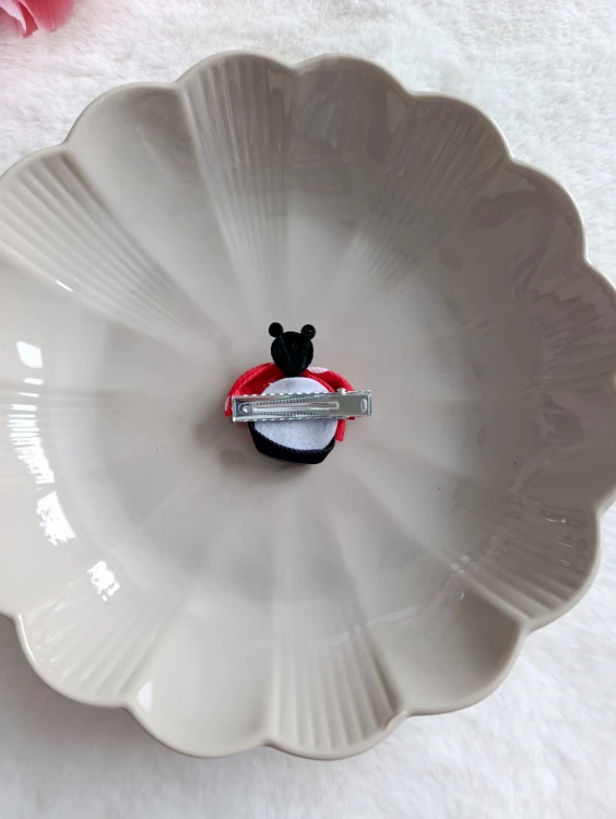 biedronka-spinka-do-włosów (2).jpg