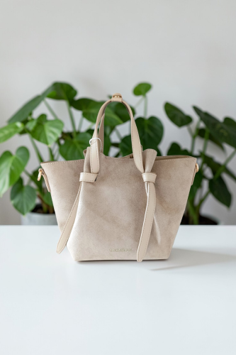 torebka-damska-zamszowa-beżowa-do-ręki-apaszkowelove (3).png