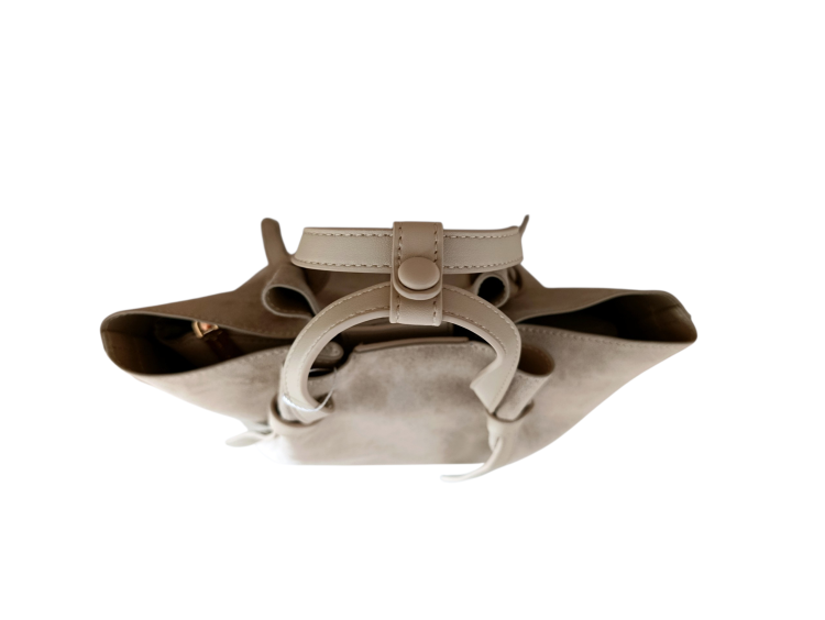 torebka-damska-zamszowa-beżowa-do-ręki-apaszkowelove (12).png