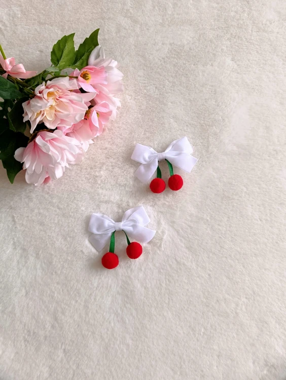 spinki-wiśnie-do-włosów-białe (2).jpg
