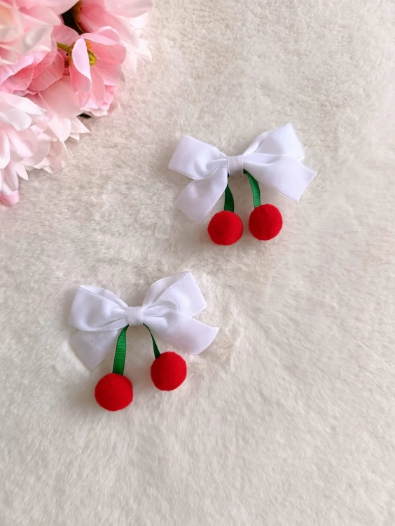 spinki-wiśnie-do-włosów-białe (3).jpg