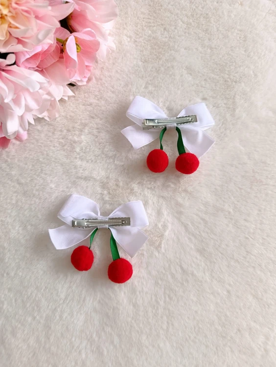 spinki-wiśnie-do-włosów-białe (1).jpg