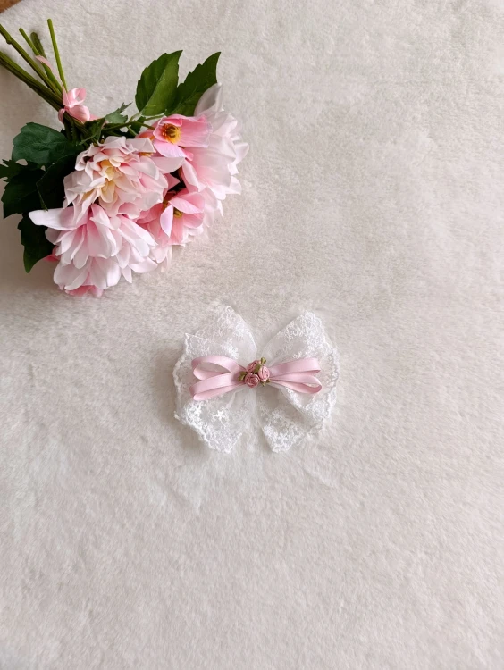biało-różowa-spinka-koronkowa-do-włosów (2).jpg