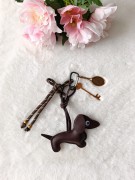 breloczek-piesek-do-torebki-czekoladowy-plecak (3).jpg