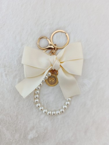 brelok-kokarda-ecru-perły (1).jpg