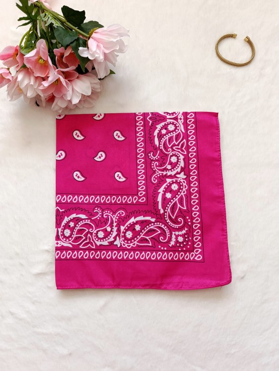 apaszka-damska-malinowa-na-wiosnę (2).jpg