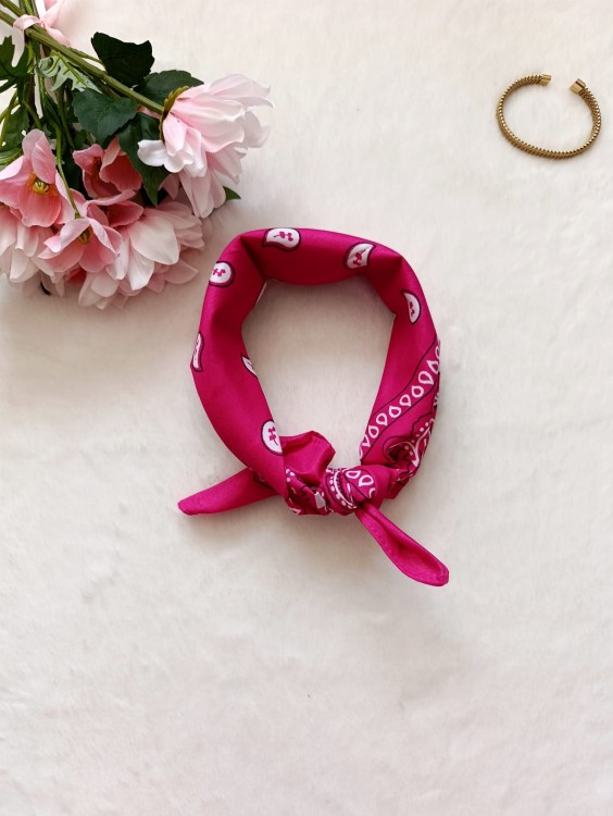 apaszka-damska-malinowa-na-wiosnę (3).jpg