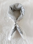 apaszka-damska-w-groszki (1).jpg