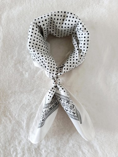 apaszka-damska-w-groszki (1).jpg