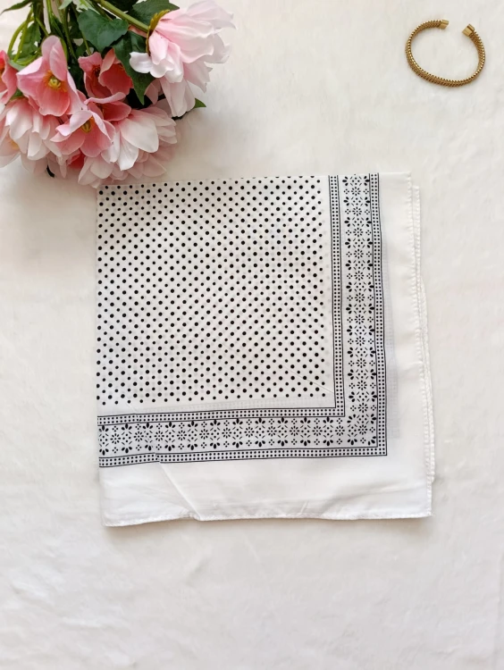 apaszka-damska-w-groszki (2).jpg