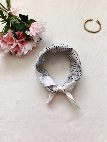 apaszka-damska-w-groszki (3).jpg