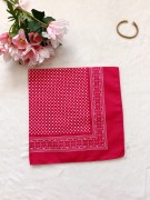 apaszka-damska-czerwona-groszki-na-szyję (1).jpg