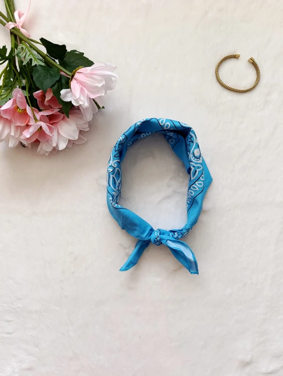 apaszka-damska-niebieska-wzór-wiosenna (3).jpg