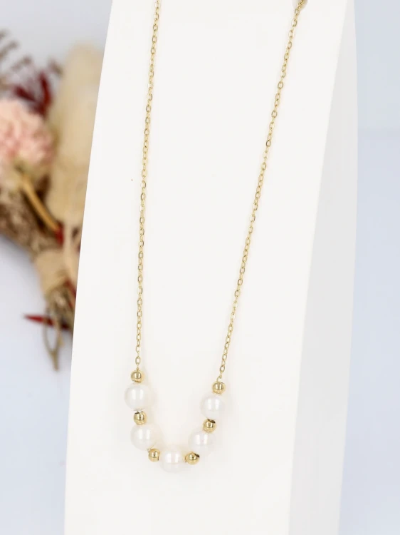 naszyjnik-z-perełkami-złoty.webp