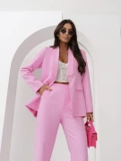 komplet-damski-różowy-elegancki-wizytowy-apaszkowelove.webp