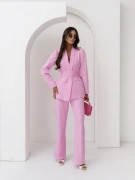 komplet-damski-różowy-elegancki-wizytowy.webp