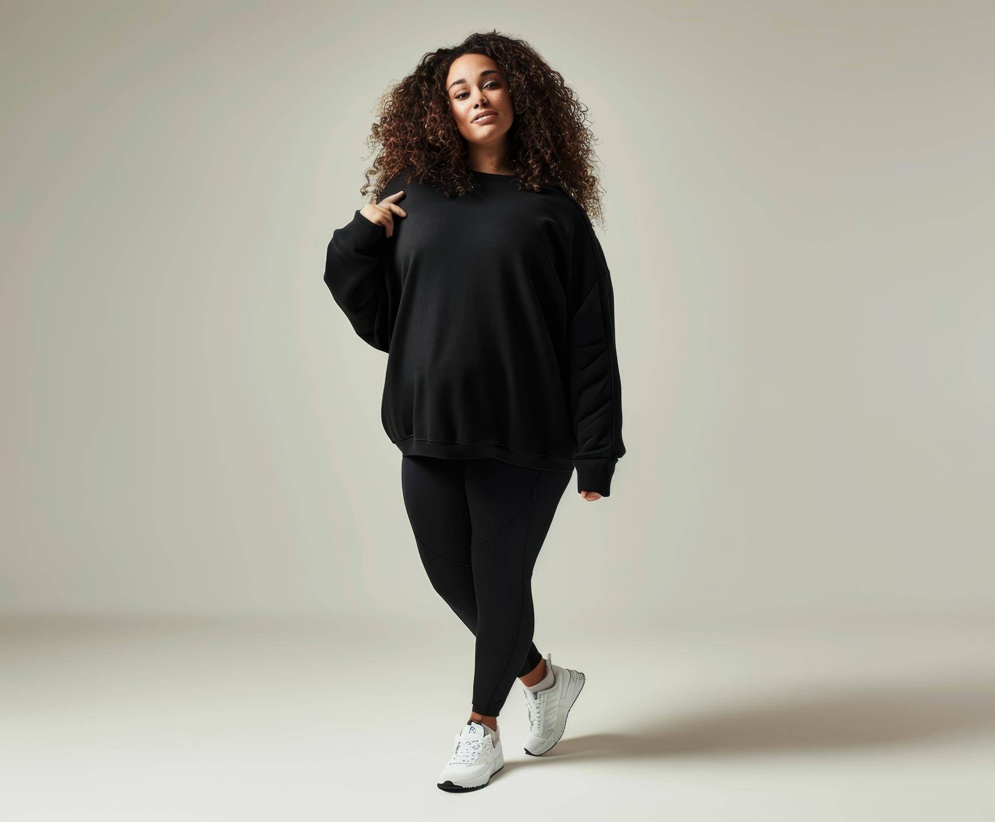 Bawełniany dres damski czarny oversize idealny do codziennych stylizacji