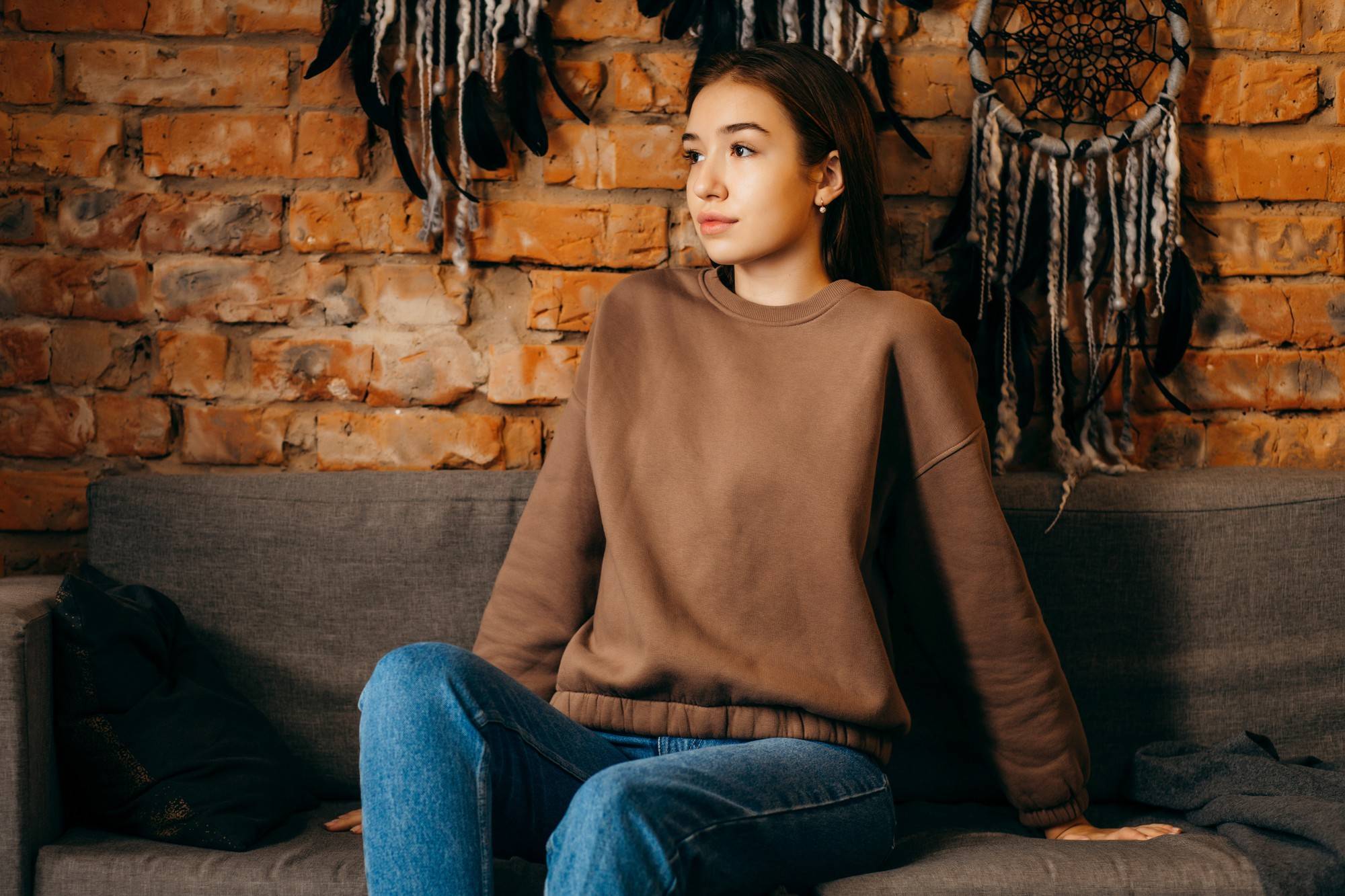 Bluzy damskie bawełniane cappuccino z bufiastymi rękawami to modny wybór na sezon